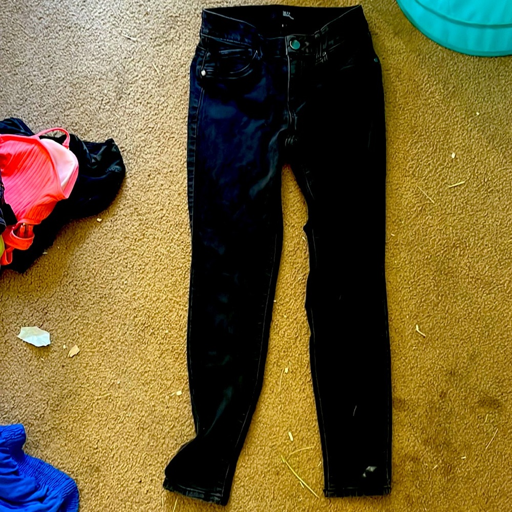 1822 denim, black, stretchy waste band, and size 6
